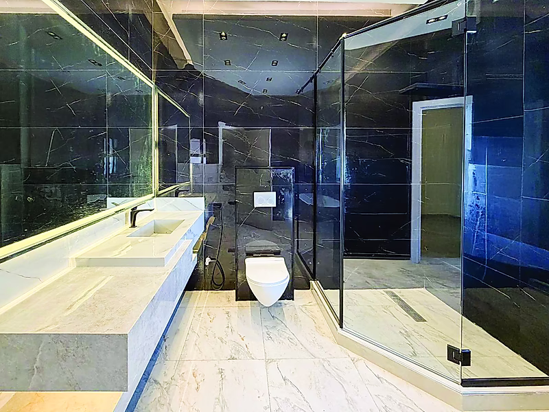 Exquisite Living: 6+ Bedrooms Awaits You - Photo 9