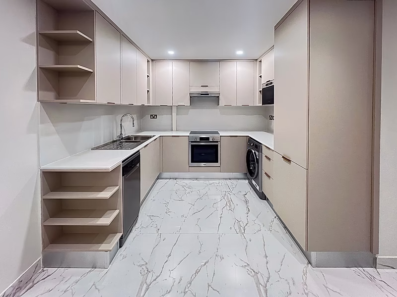 Sophisticated 2BR with Spectacular Views - Photo 3