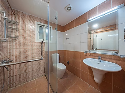 SPACIOUS 5BR APARTMENT FOR RENT | OLD AIRPORT