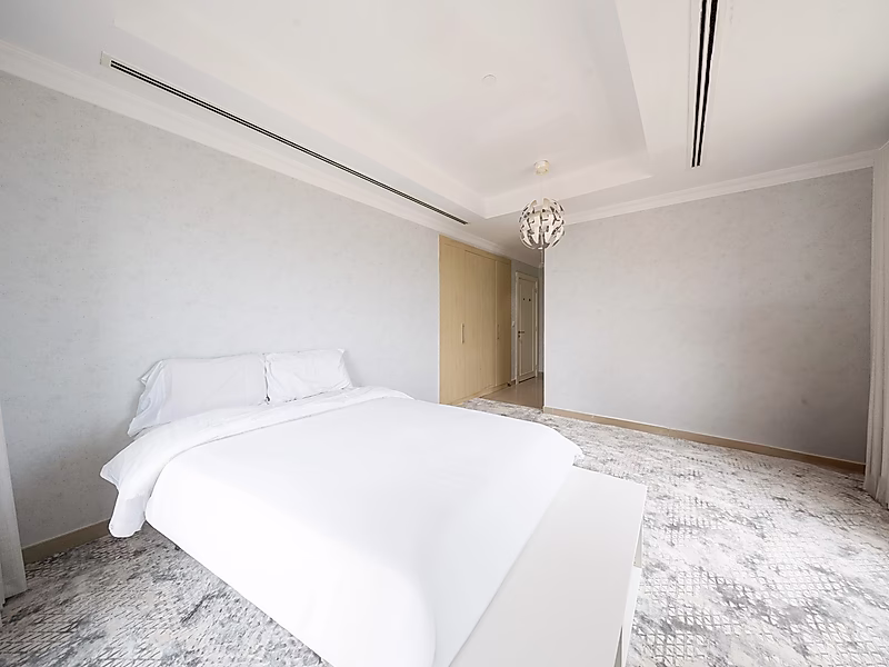 Exclusive 3BR Sea View Residence | Premium Tower | Freehold | Title Deed Ready - Photo 4