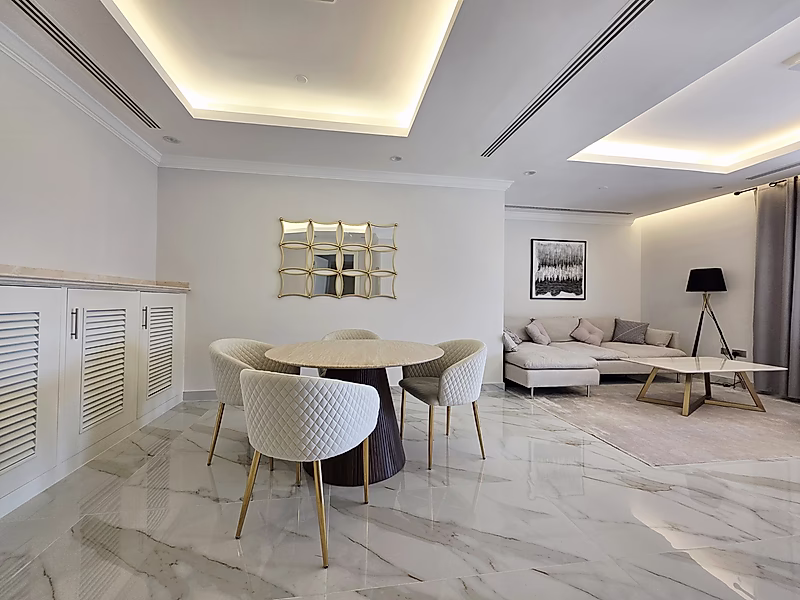 Best Deal | Fully Renovated Sophisticated 1-Bedroom | Premium Tower - Photo 3