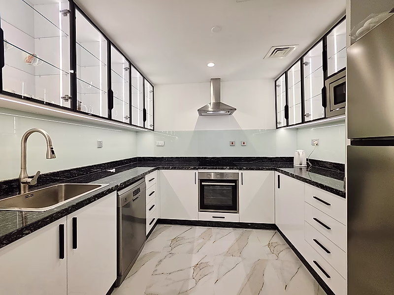 Best Deal | Fully Renovated Sophisticated 1-Bedroom | Premium Tower - Photo 5