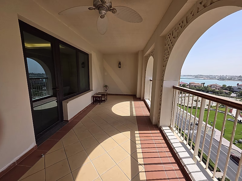 Best Deal | Fully Renovated Sophisticated 1-Bedroom | Premium Tower - Photo 7