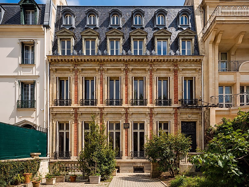 Prestigious Private Mansion with 4 Bedrooms | Paris 16th - Photo 2
