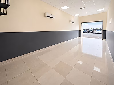Prime Retail Stores for Rent in Thumama