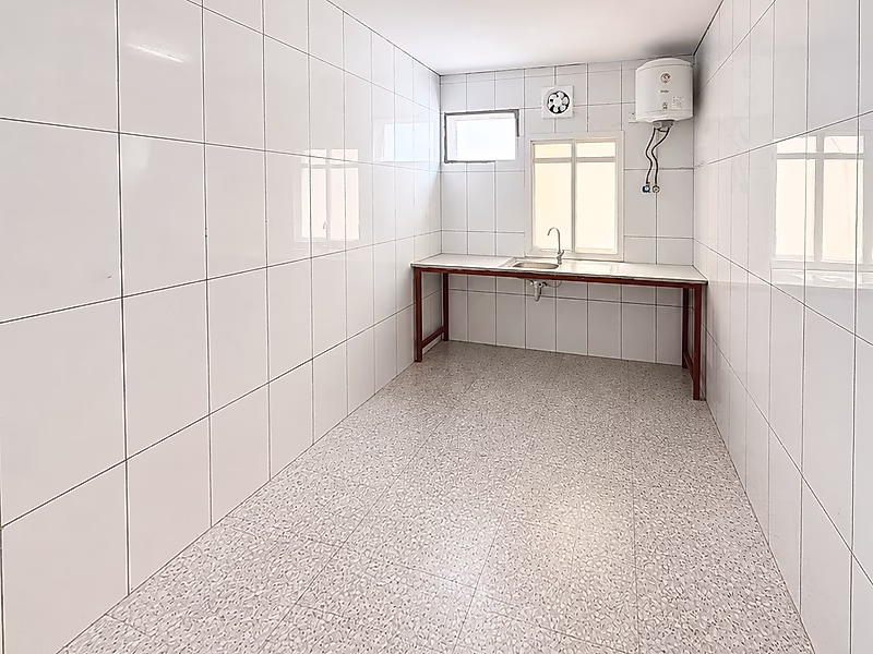 Warehouse with Facility – For Lease Aba Saleel - Photo 9