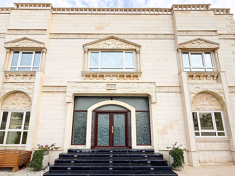 Spacious, Elegant & Independent Villa for sale - Photo 1