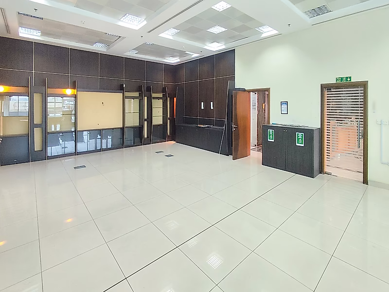 Luxury Commercial Building for Rent - Photo 9