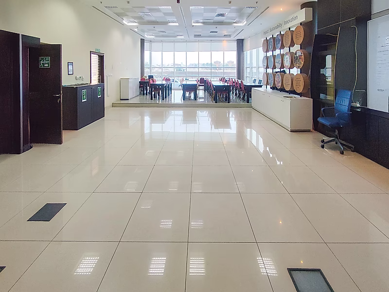Luxury Commercial Building for Rent - Photo 10