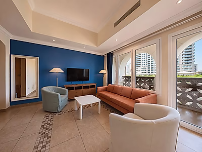 UPGRADED 1BR + OFFICE FOR SALE | THE PEARL