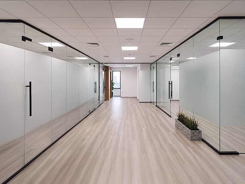 Luxury Fitted Office for Rent | Prime Amenities - Photo 1