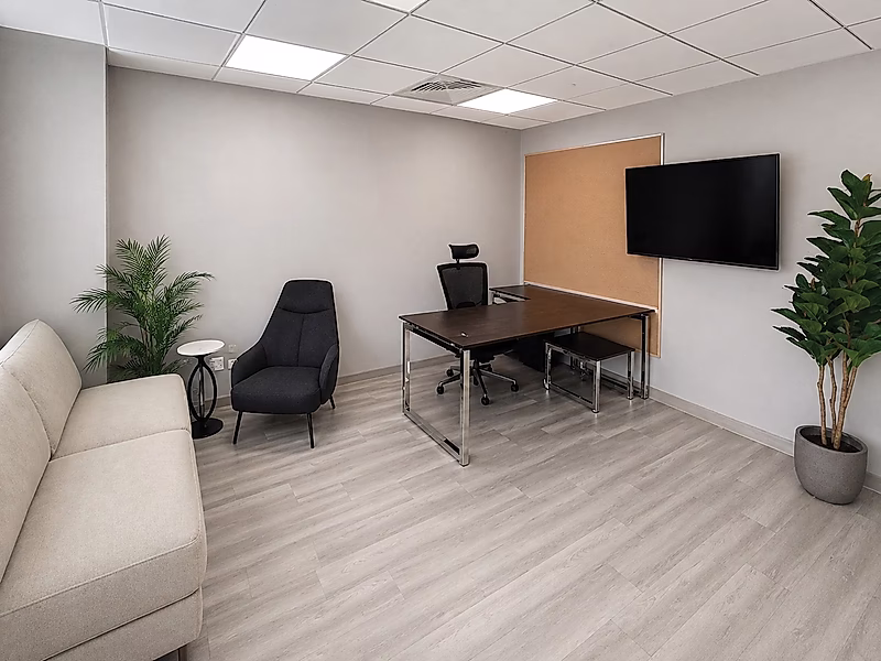 Luxury Fitted Office for Rent | Prime Amenities - Photo 4