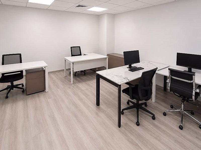 Luxury Fitted Office for Rent | Prime Amenities - Photo 6