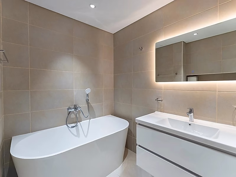 Luxury 2 Bedroom Sea View |  Included Bills | Lusail Marina - Photo 13