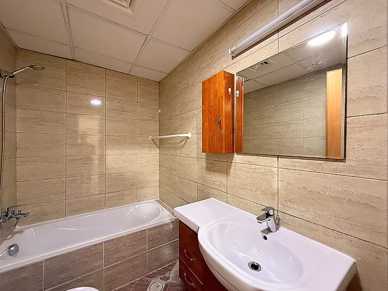Elegant 3BR Residence Overlooking the Stadium – Fox Hills - Photo 3