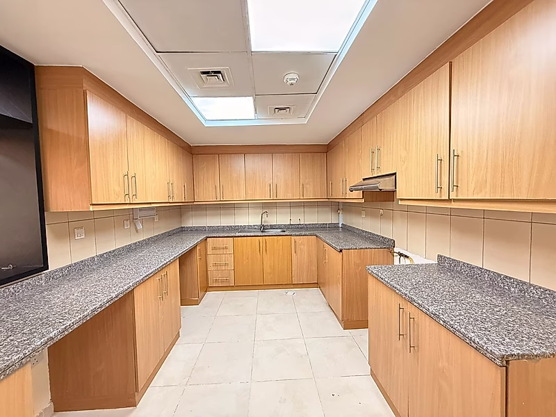Elegant 3BR Residence Overlooking the Stadium – Fox Hills - Photo 18