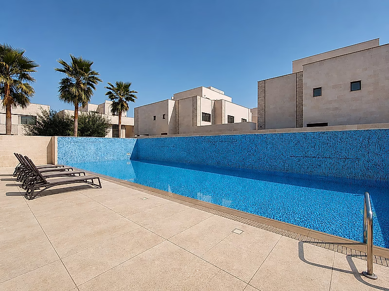 GORGEOUS 4 BEDROOM+MAID | WELL MAINTAINED | READY TO MOVE - Photo 13