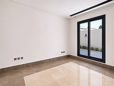 SPACIOUS MODERN 5BR VILLA IN COMPOUND