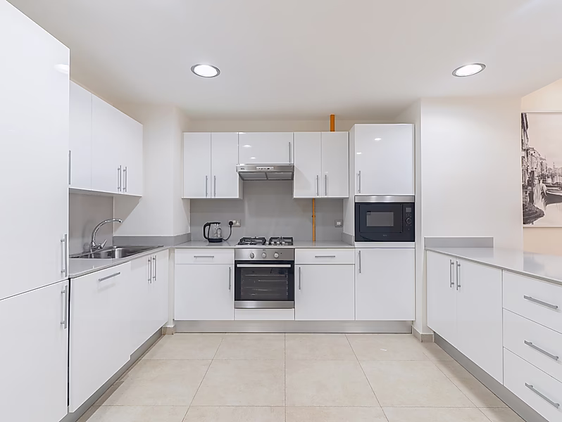 BILLS IN! ATTRACTIVE 1-BR APARTMENT WITH MODERN ELEGANCE - Photo 2
