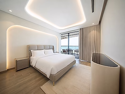 BILLS IN! STUNNING 2BR SEA VIEW | WATERFRONT