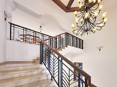 STUNNING 5-BEDROOM ELEGANCE AWAITS