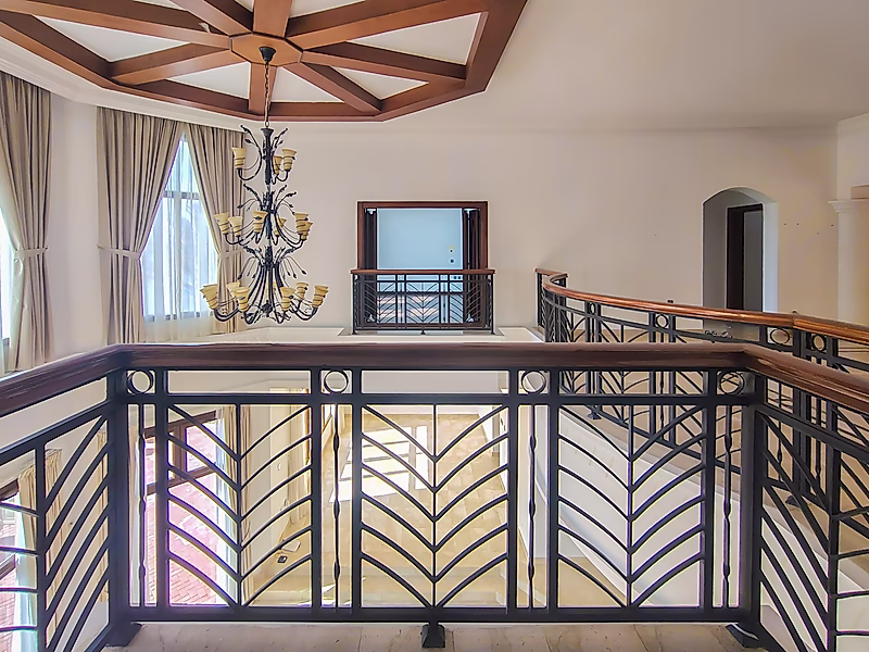 STUNNING 5-BEDROOM ELEGANCE AWAITS - Photo 10