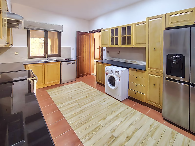STUNNING 5-BEDROOM ELEGANCE AWAITS - Photo 13