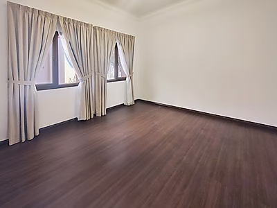 STUNNING 5-BEDROOM ELEGANCE AWAITS