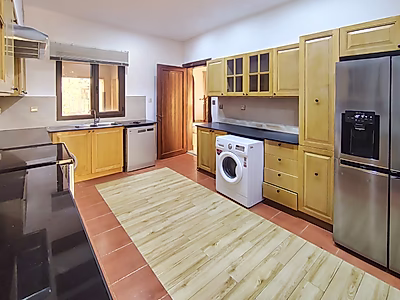 STUNNING 5-BEDROOM ELEGANCE AWAITS