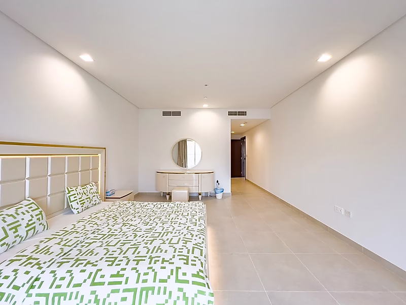 Premium 1-Bedroom Apartment | Beach & Pool View | Tenanted Investment Opportunity - Photo 7