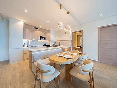 Luxurious BEACH ACCESS 2BR Oasis with Skyline Views