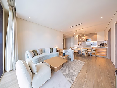 Luxurious BEACH ACCESS 2BR Oasis with Skyline Views