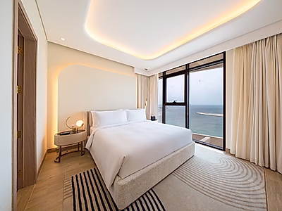 Luxurious BEACH ACCESS 2BR Oasis with Skyline Views