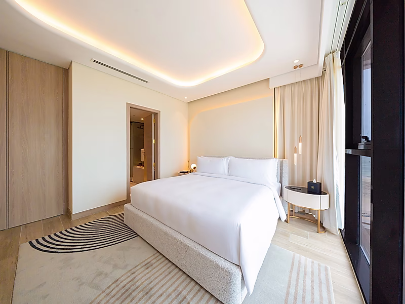 Luxurious BEACH ACCESS 2BR Oasis with Skyline Views - Photo 7