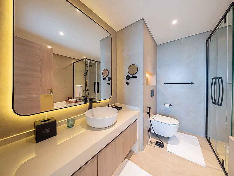Luxurious BEACH ACCESS 2BR Oasis with Skyline Views - Photo 8