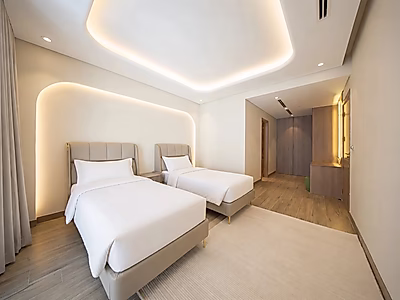 ELEGANTLY STYLED 2-BEDROOM APARTMENT | WATERFRONT