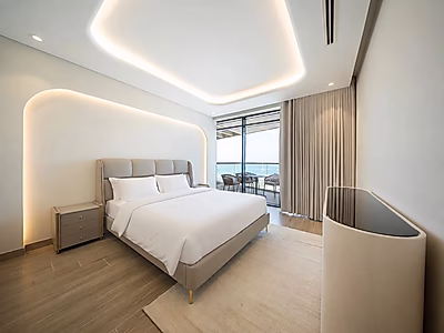 ELEGANTLY STYLED 2-BEDROOM APARTMENT | WATERFRONT