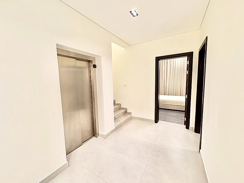 Luxury Furnished Villa for Sale in Simaisma | Pool, Garden & Elevator - Photo 3
