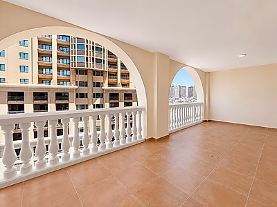 Move-In Ready | High-End Renovation | Prime 2 BR - Porto Arabia