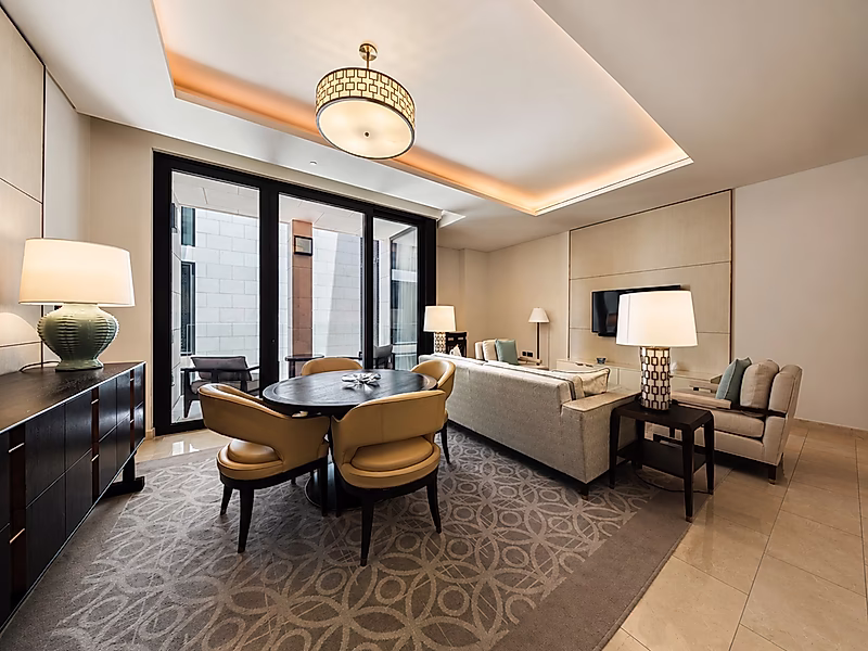 ELEGANTLY STYLED! 2-BEDS WITH COZY AMBIANCE - Photo 2