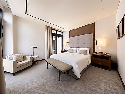 ELEGANTLY STYLED! 2-BEDS WITH COZY AMBIANCE