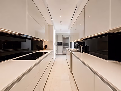 PRESTIGIOUS FAMILY LIVING! 4-BR DUPLEX APARTMENT