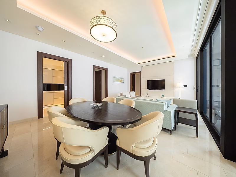 ELEGANT CITY LIVING! SPACIOUS 3-BR WITH BALCONY - Photo 3