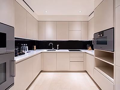 ELEGANT CITY LIVING! SPACIOUS 3-BR WITH BALCONY