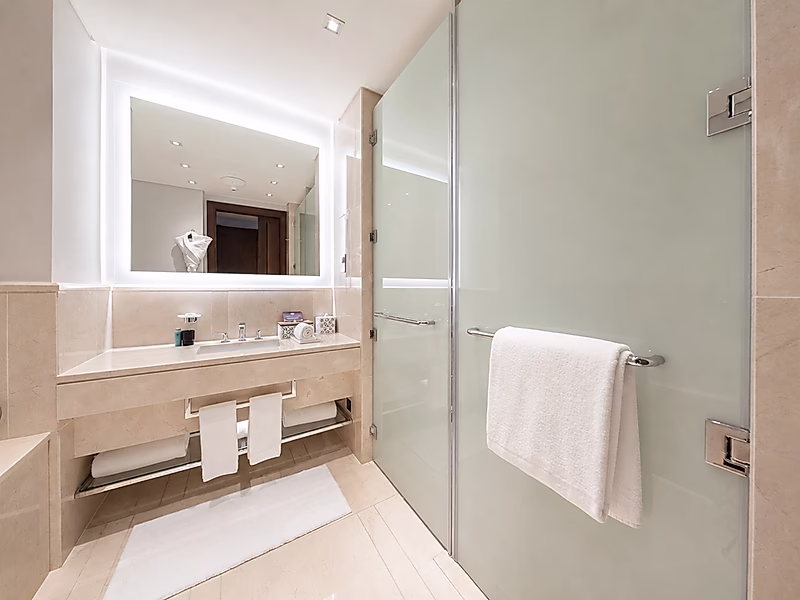 ELEGANT CITY LIVING! SPACIOUS 3-BR WITH BALCONY - Photo 14