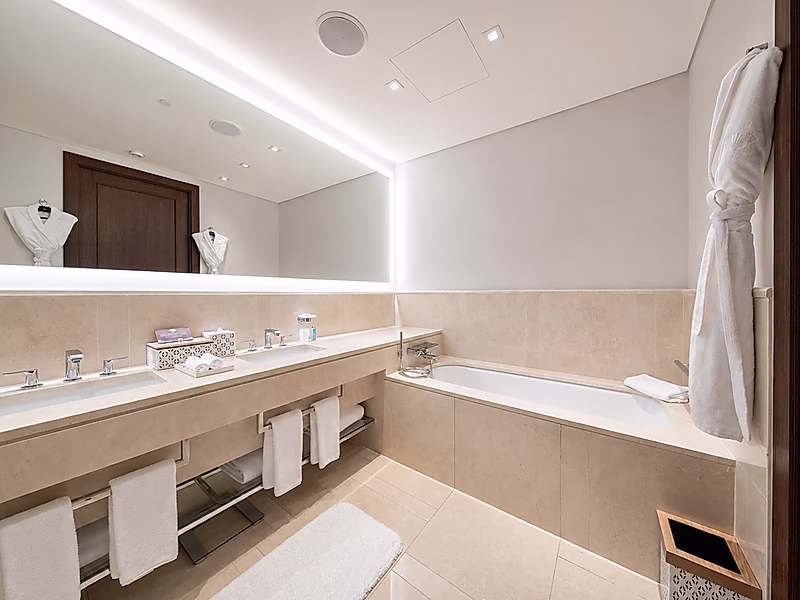 ELEGANT CITY LIVING! SPACIOUS 3-BR WITH BALCONY - Photo 15