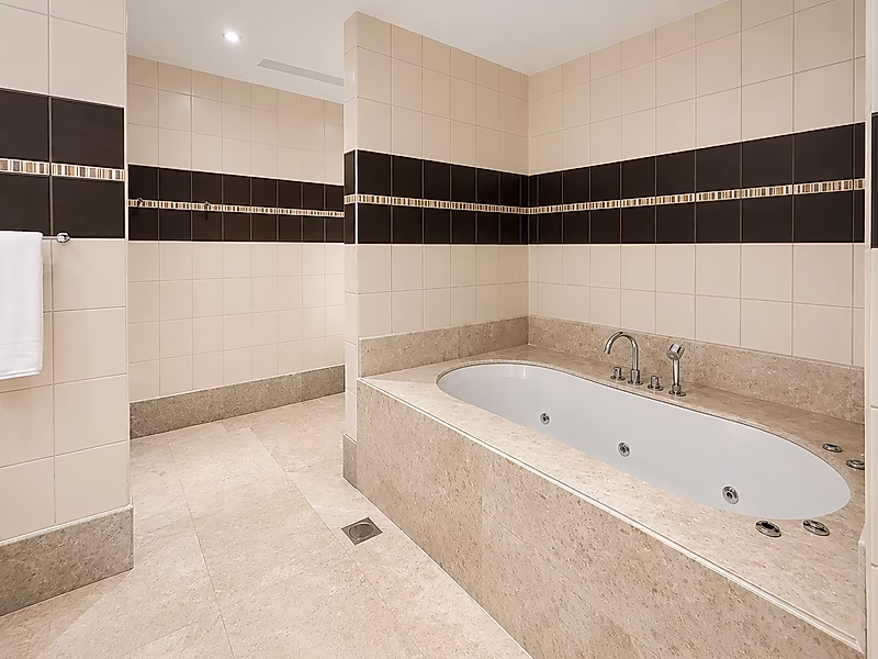 5-Bedroom Penthouse with Panoramic Qatar Views & 5-Star Amenities - Photo 9