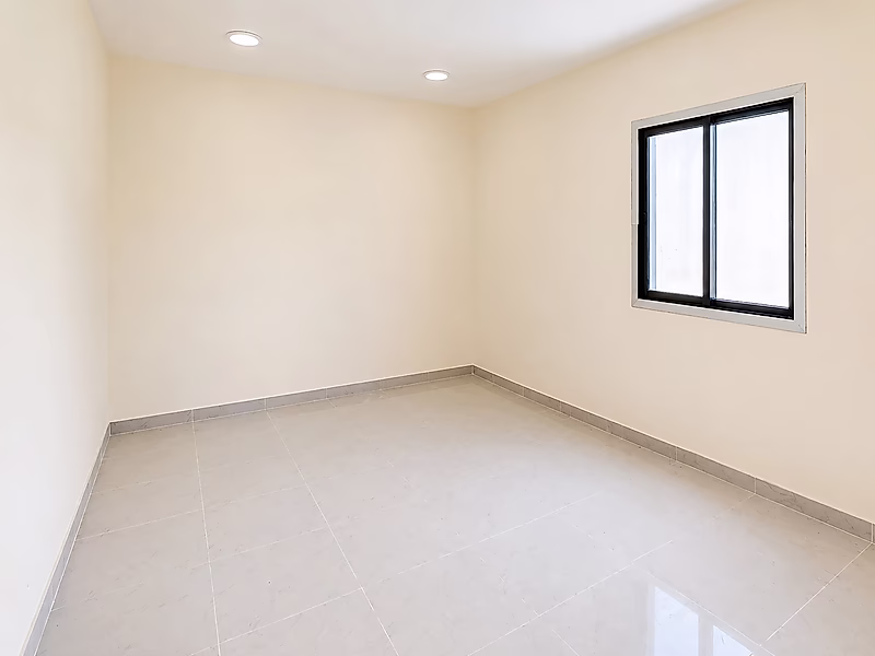 Warehouse for sale Birkat Al Awamer 2000 SQM - Photo 4