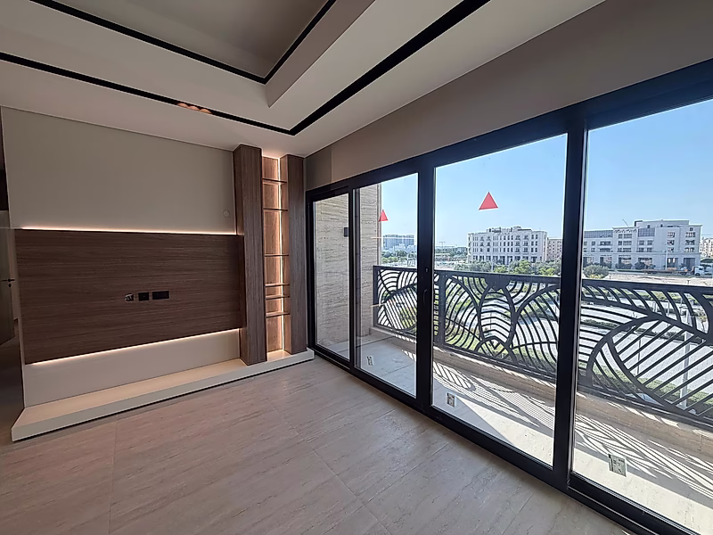 Exquisite 2BR Apartment with Luxury Finishes - Photo 4