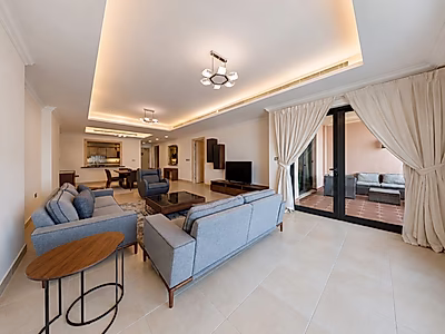 Elevated Living in Porto Arabia – Premium Fully Furnished 1-Bedroom Apartment